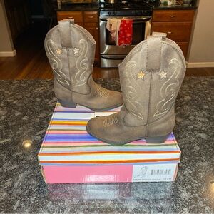 MIA Girls Cowboy Boots Brown & Sparkly Star Cowgirl Low Heel BRAND NEW! Size 13